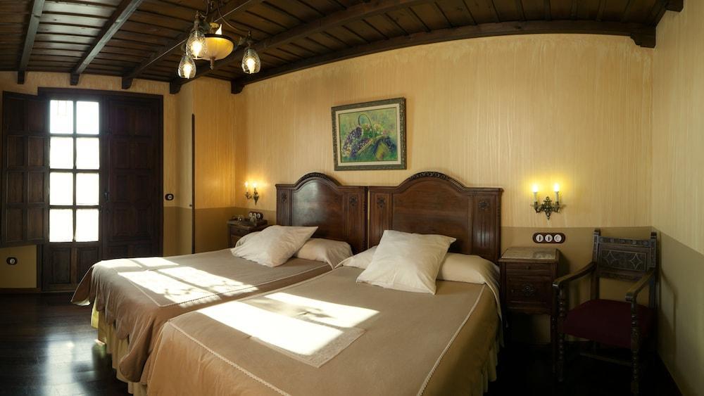 Hotel La Moncloa De San Lazaro à Cacabelos  Extérieur photo