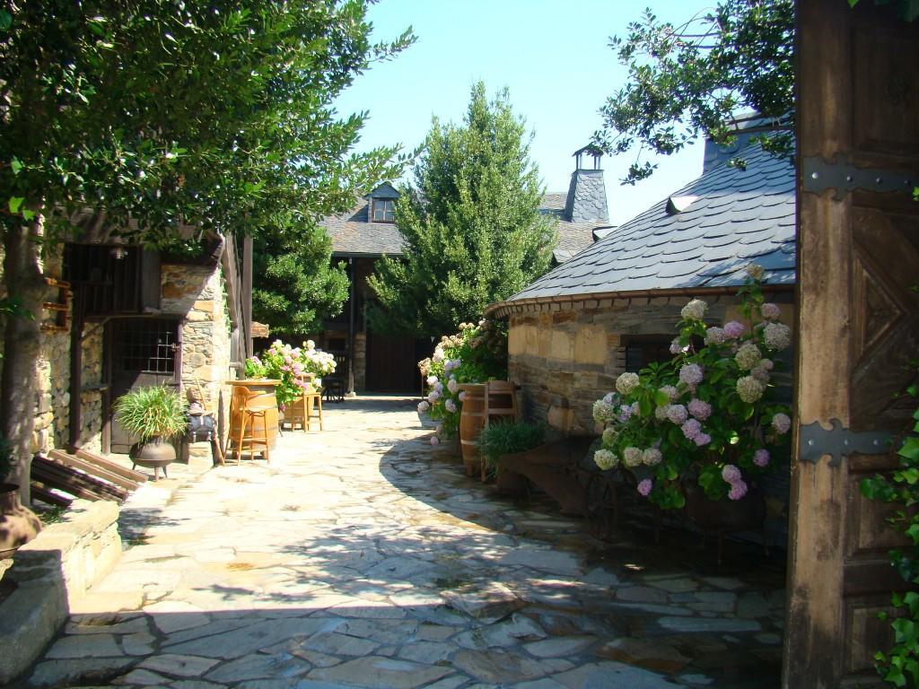 Hotel La Moncloa De San Lazaro à Cacabelos  Extérieur photo