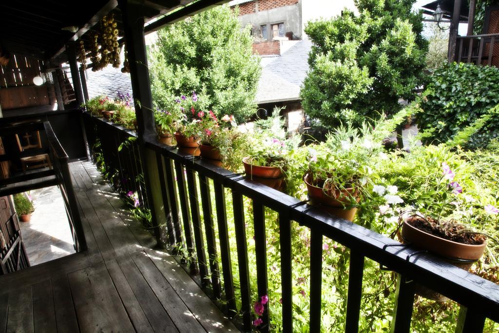 Hotel La Moncloa De San Lazaro à Cacabelos  Extérieur photo