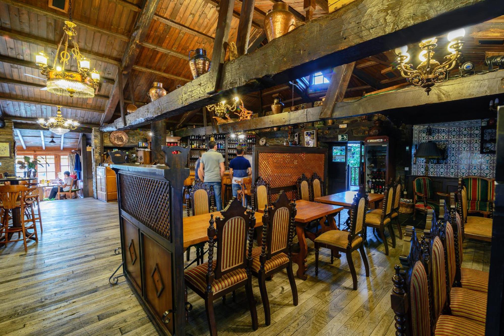Hotel La Moncloa De San Lazaro à Cacabelos  Extérieur photo