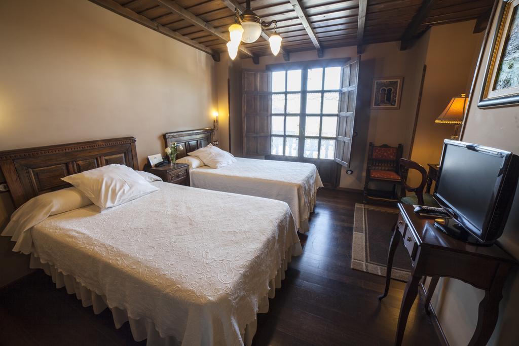 Hotel La Moncloa De San Lazaro à Cacabelos  Extérieur photo
